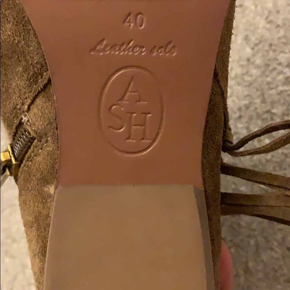 Boots - Picture 5 of 5